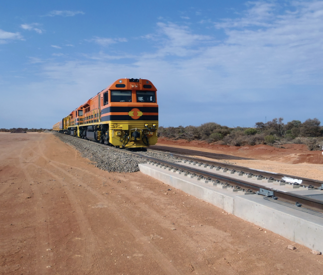 Image of VRS241 Static rail scale with train approaching